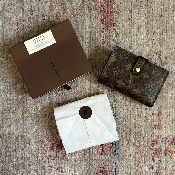 Louis Vuitton Kisslock Wallet - Picture 1 of 17